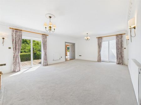 5 bedroom detached house to rent - Photo 4