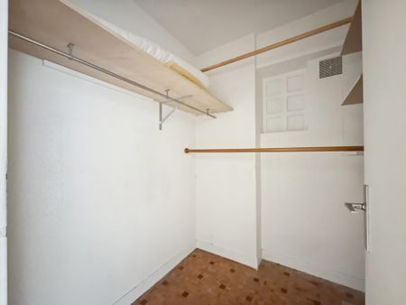 F2 Lumineux avec Balcon & Parking - Votre Havre de Paix à Gambetta ! - Photo 5