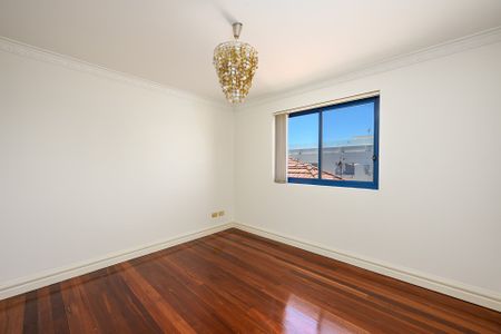 Stylish Entertainer's Duplex in a Lifestyle Location - Photo 3