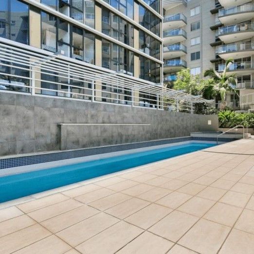 Top Floor 2 Bedroom Apartment in South Bank - Photo 1