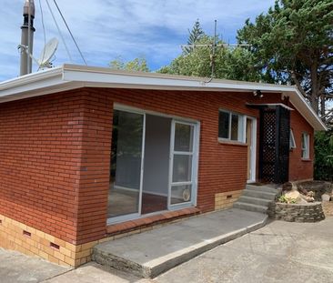 TE ATATU PENINSULA - Harbour view 3 bedroom - Photo 3
