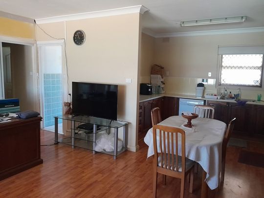 3-bedroom shared house / townhouse, Coventry Rd - Photo 1