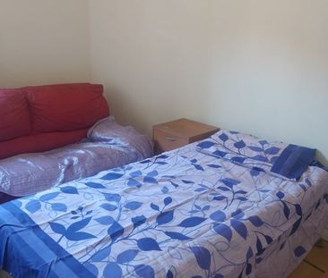 Room in a Shared House, Selby Road, E13 - Photo 6