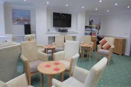 1 bedroom retirement property to rent - Photo 3