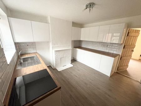 3 bedroom terraced house to rent - Photo 3