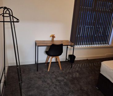 4 bedroom house of multiple occupation to rent - Photo 2