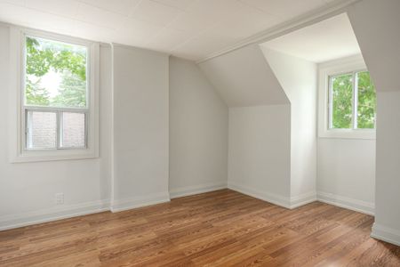 For Lease - 129 Major Mackenzie Drive, Richmond Hill, Ontario - Photo 3