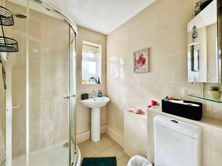 2 bedroom maisonette to rent - Photo 4