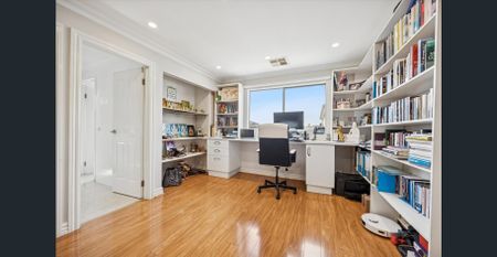 Expansive Family Living - Photo 2