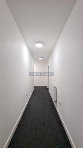 1 bedroom in a flat share to rent - Photo 3