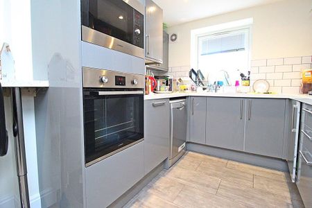 1 bedroom in a house share to rent - Photo 5