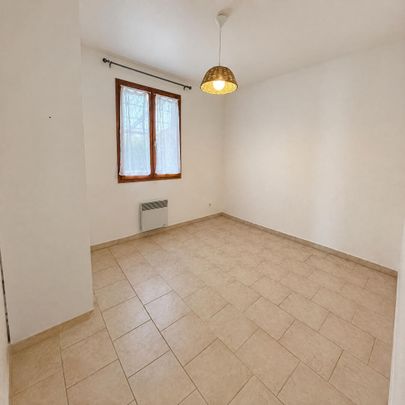 Maison de plain-pied de 80 m² avec piscine - La Fare les oliviers - Photo 1