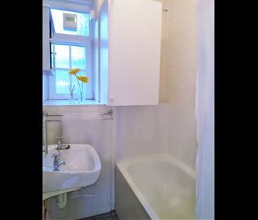 3 Bed Flat, Wenham House, SW8 - Photo 5