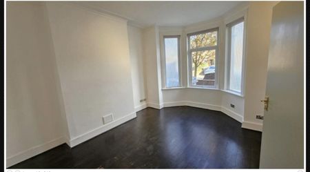 3 bedroom ground floor maisonette to rent - Photo 2