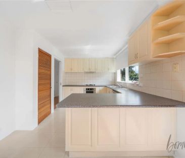 “Spacious & Sunlit Living” - Photo 1