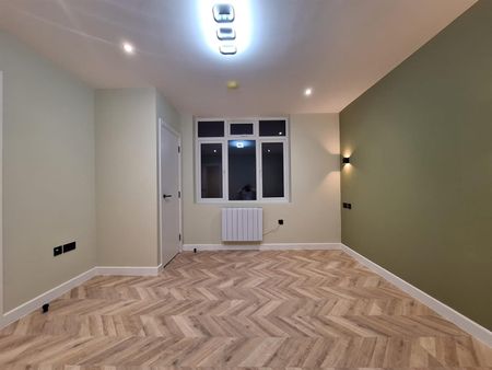 Spur Road, London N15 - Photo 4