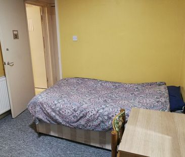 5 Bed Terraced House, Millroad Dr, G40 - Photo 1
