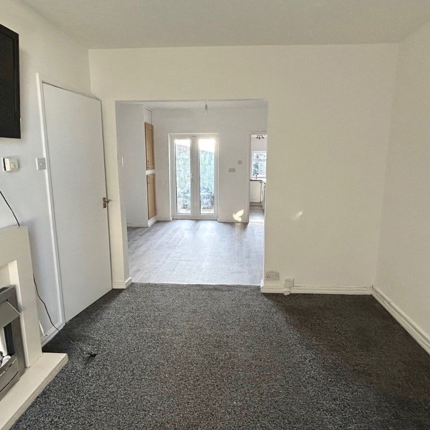 3 bedroom terraced house to rent - Photo 1