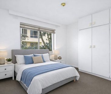 Light-Filled Living in the Heart of St Kilda - Photo 3