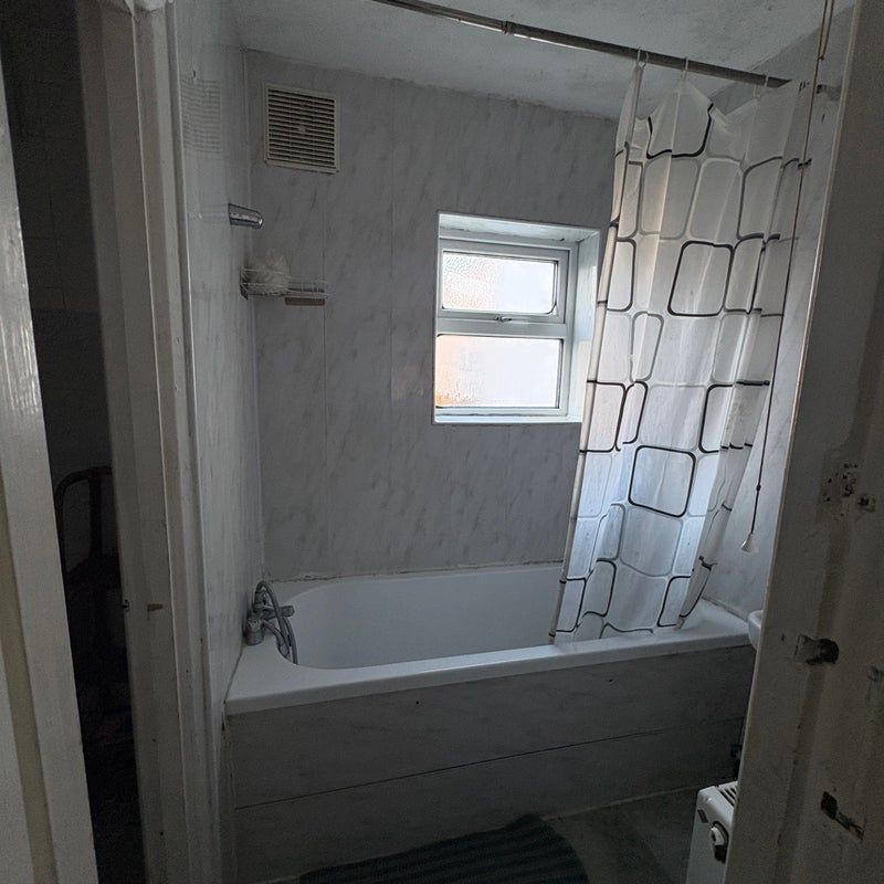 three bedroom house ideal for working families- Manor Park - Photo 1