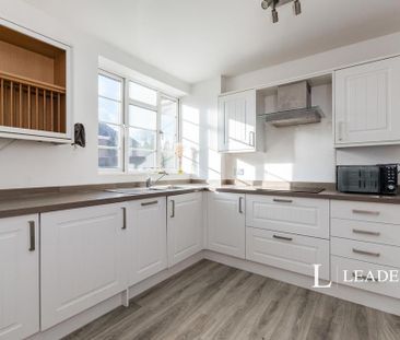 3 bedroom flat to rent - Photo 6