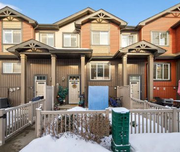 Bright & Modern 3BR Townhouse in Orchards | Double Garage | Move-In... - Photo 1
