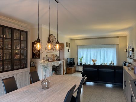 Charmante gezinswoning met 3 slaapkamers, tuin en garage - Photo 2