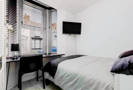 5 Beds 1 Baths - Photo 4