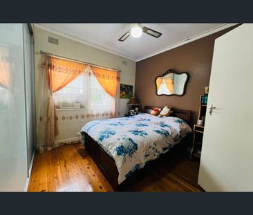30 Hayes Road, Seven Hills, NSW 2147 - Photo 3