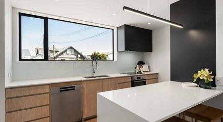 BESPOKE IN LYALL BAY - Photo 3