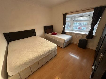 3 bedroom terraced house to rent - Photo 4