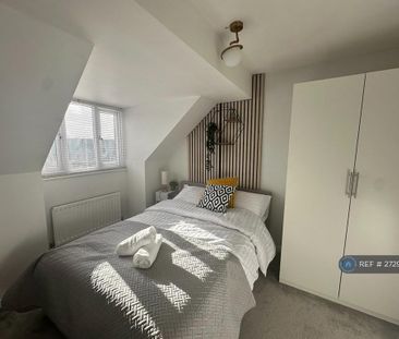 1 bedroom in a house share to rent - Photo 2