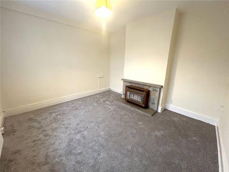 4 bedroom detached house to rent - Photo 2