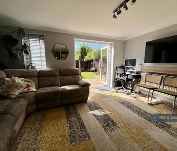 3 bedroom semi-detached house to rent - Photo 4