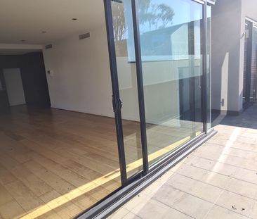 15/40 Harold Street, Hawthorn East VIC 3123 - House For Rent | Domain - Photo 5