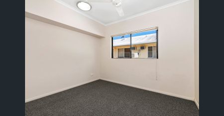 Contemporary living in Trinity Beach - Photo 3