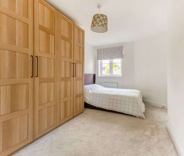 Three bedroom immaculately presented home with garden and parking o... - Photo 4