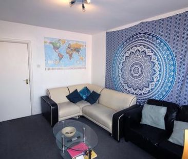32 BRUDENELL AVENUE Leeds - LS6 1HD - Photo 1