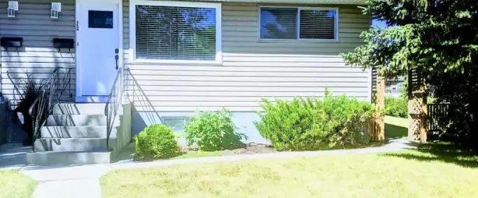 2-Bedrm MAIN FLOOR, INNER-City Includes: *UTILITES*, Priv Laundry & Priv Entranc | Calgary - Photo 1