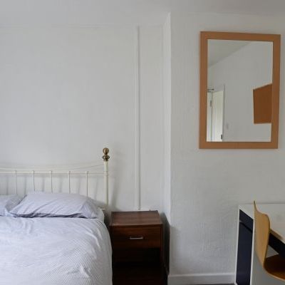 Saracen Way, Penryn, TR10 - Photo 1