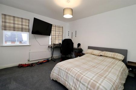 2 bedroom end of terrace house to rent - Photo 2