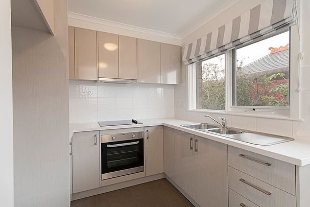 Ideal apartment in quiet block - Photo 1