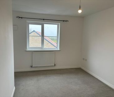 2 bedroom coach house to rent - Photo 2