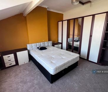 1 bedroom in a house share to rent - Photo 3