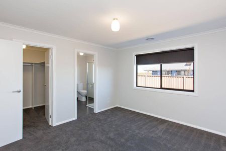 FAMILY HOME IN BALLARAT HIGH SCHOOL ZONE - Photo 4