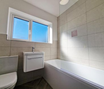 3 bedroom detached house to rent - Photo 2