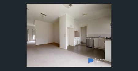 "Central to Town" - Photo 5