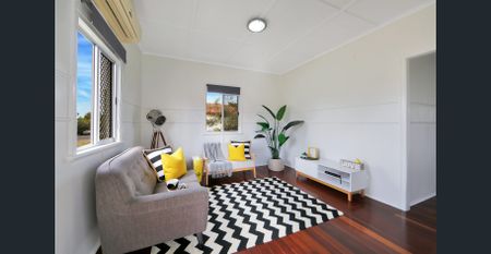 Cute 3 Bedroom Cottage in Great Location! - Photo 4