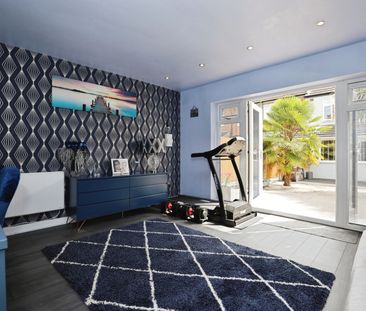 3 Bed Terraced House, The Martyrs Close, CV3 - Photo 3