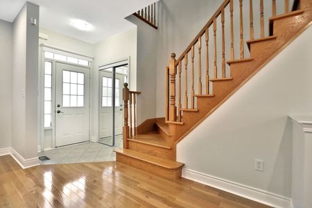 For Lease - 2565 Falkland Crescent, Oakville, Ontario - Photo 2